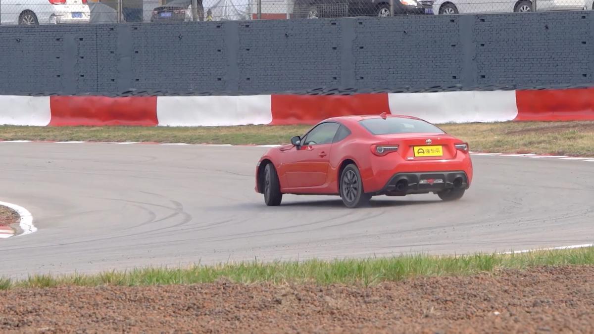 情怀评测丰田86：无妹可撩无所谓，有弯可漂才珍贵！