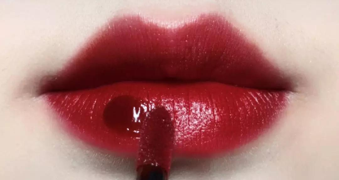哪款口红显白又好用又持久,秋天好看显白的口红