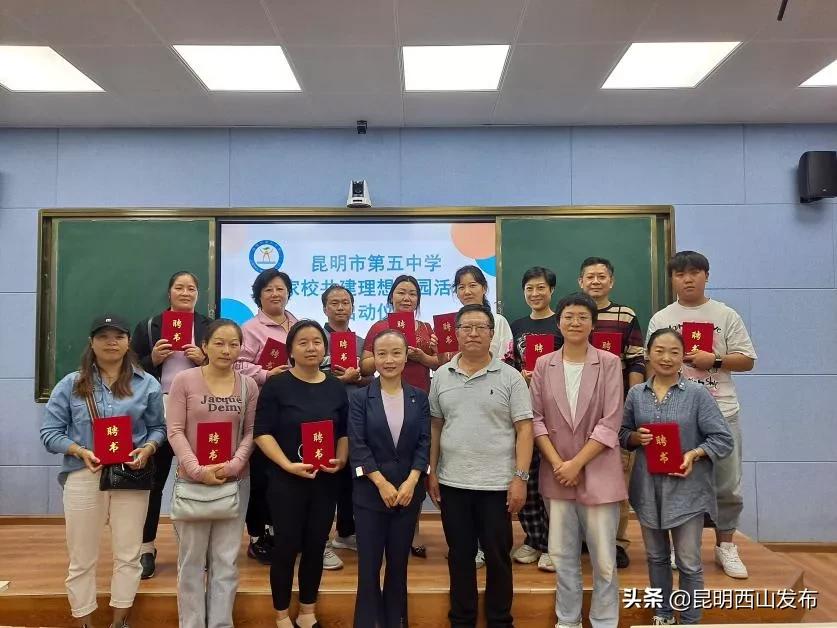 鑱氱劍鍙屽噺鑳屾櫙涓嬬殑瀹舵牎鍏辫偛,鑱氱劍浜旇偛骞朵妇鍔╂帹鍙屽噺