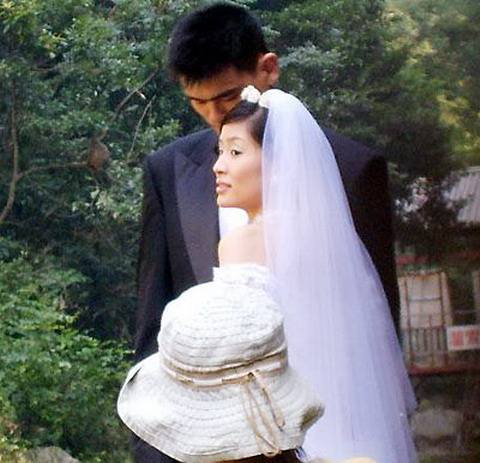 姚明和叶莉背后不一样的故事,姚明叶莉爱情故事