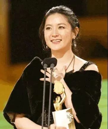 嫁豪门，考博士，做农妇？50岁的“大长今”复出荧屏，全网吐槽？