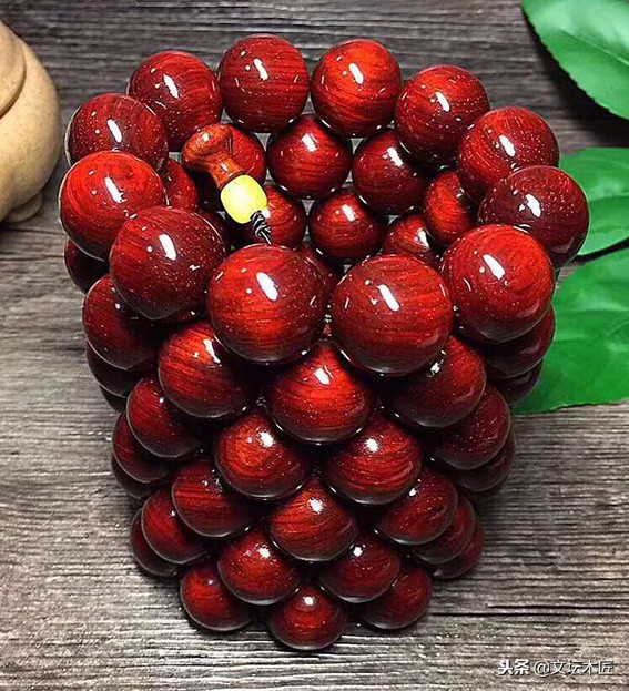 玩紫檀戴什么手套,紫檀手串一般几个珠子