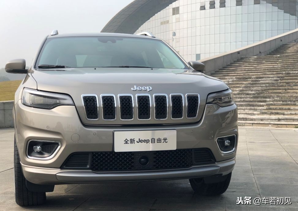 试驾2019jeep自由光全能版,jeep自由光试驾新款
