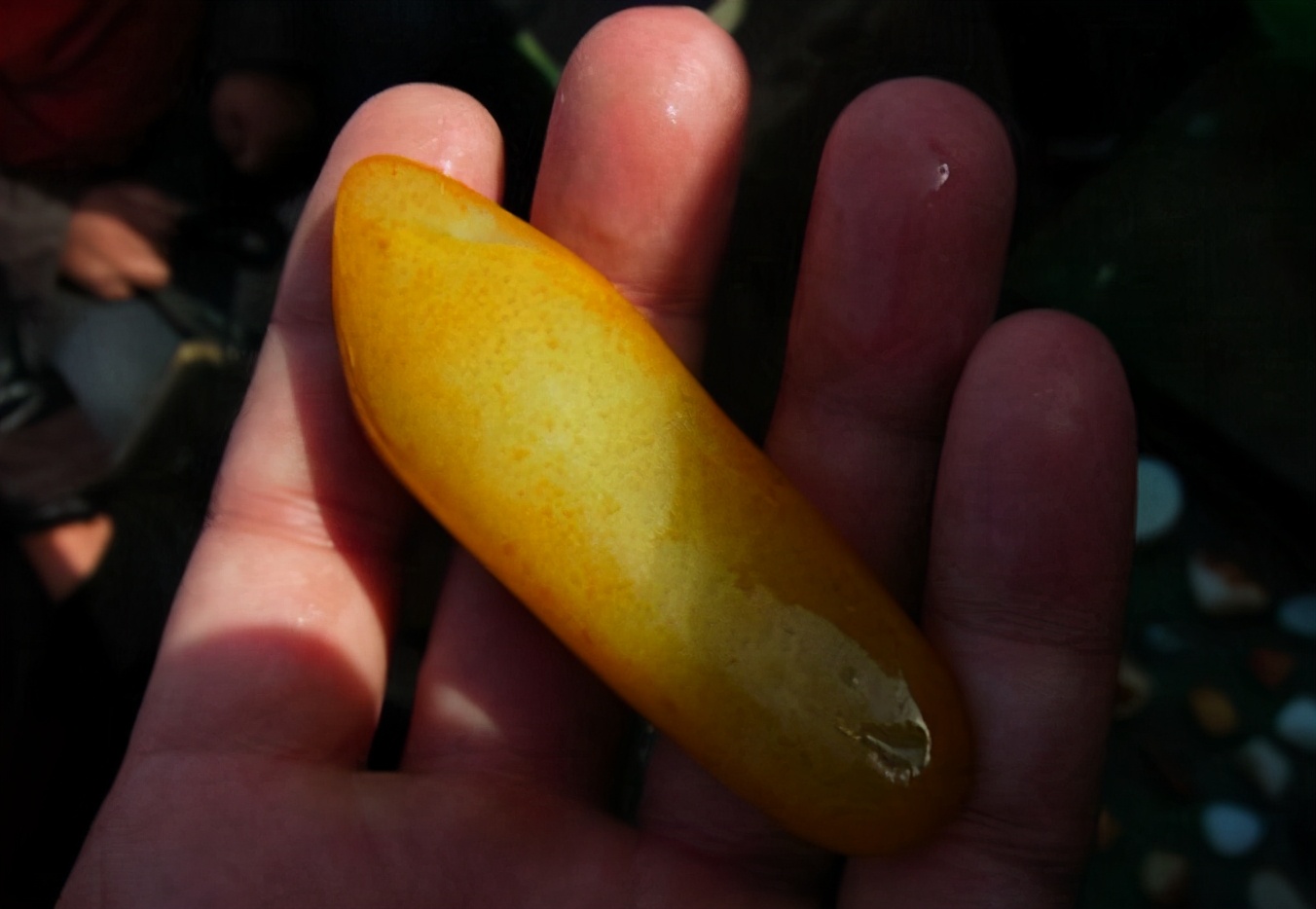 新疆和田玉籽料滚筒染色,染色和田玉籽料皮色特点