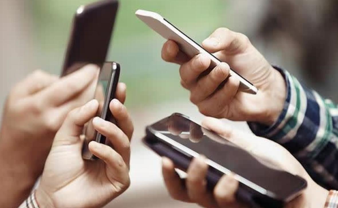 家长群聊迷惑行为,家长拿孩子当幌子玩暧昧重灾区