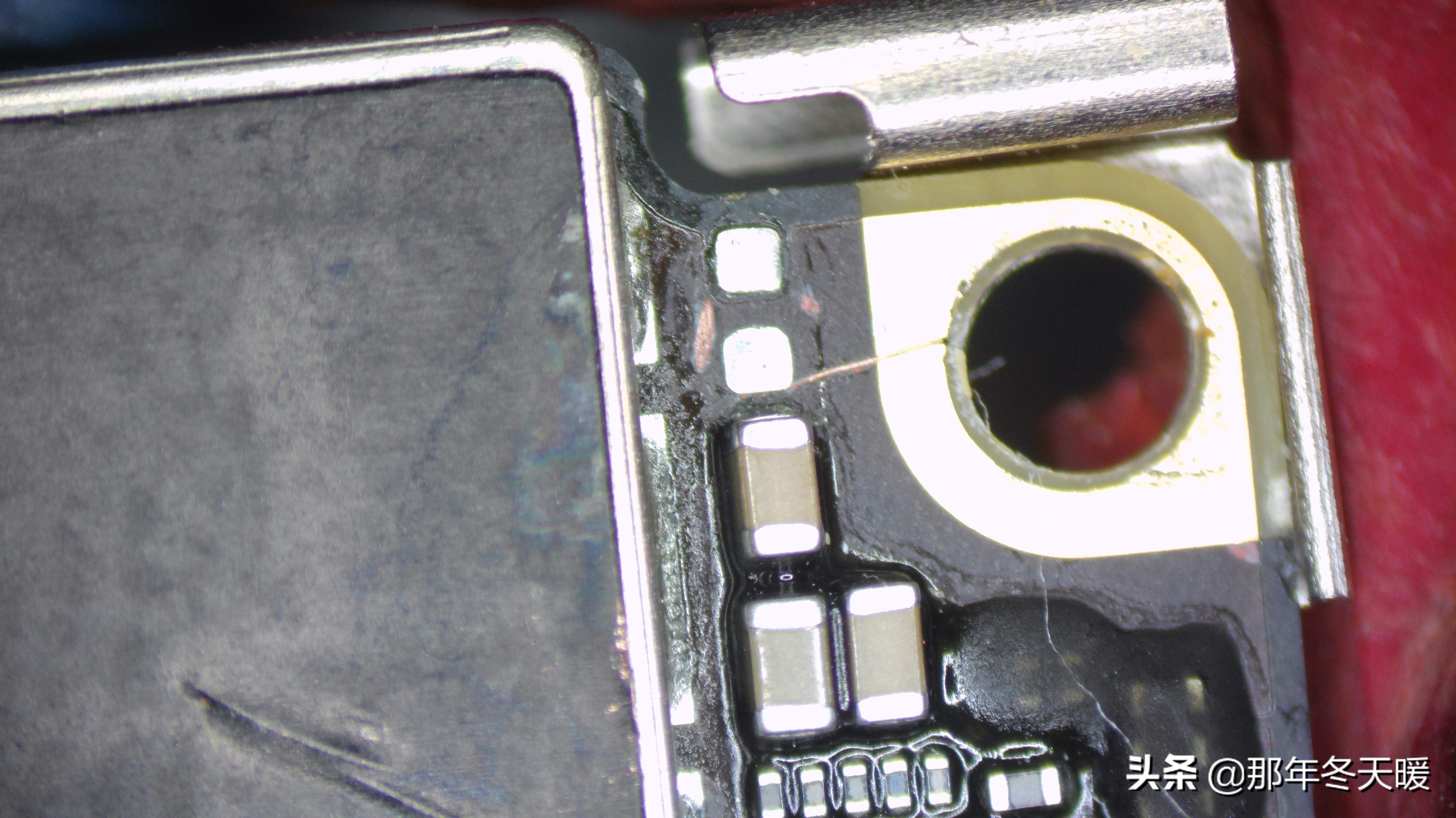 苹果7代进水导致花屏维修一例