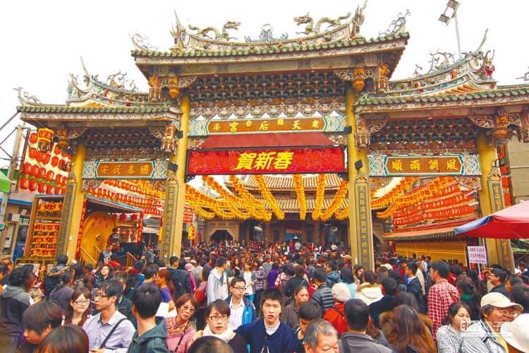 罗大佑鹿港小镇1982年现场演唱会,罗大佑写的鹿港小镇写的是哪里