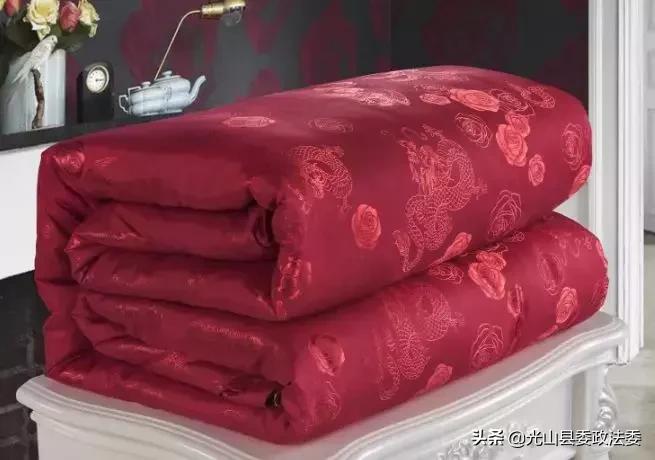 蚕丝被盖了几年烂了,蚕丝被被曝光了