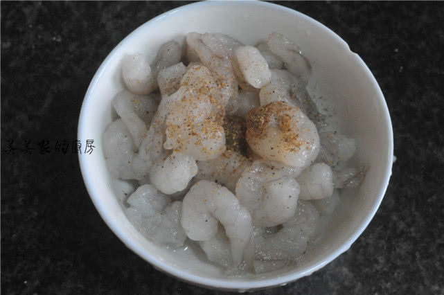 冻虾涮火锅需要怎么处理才不腥,如何煮冻虾不腥又好吃窍门