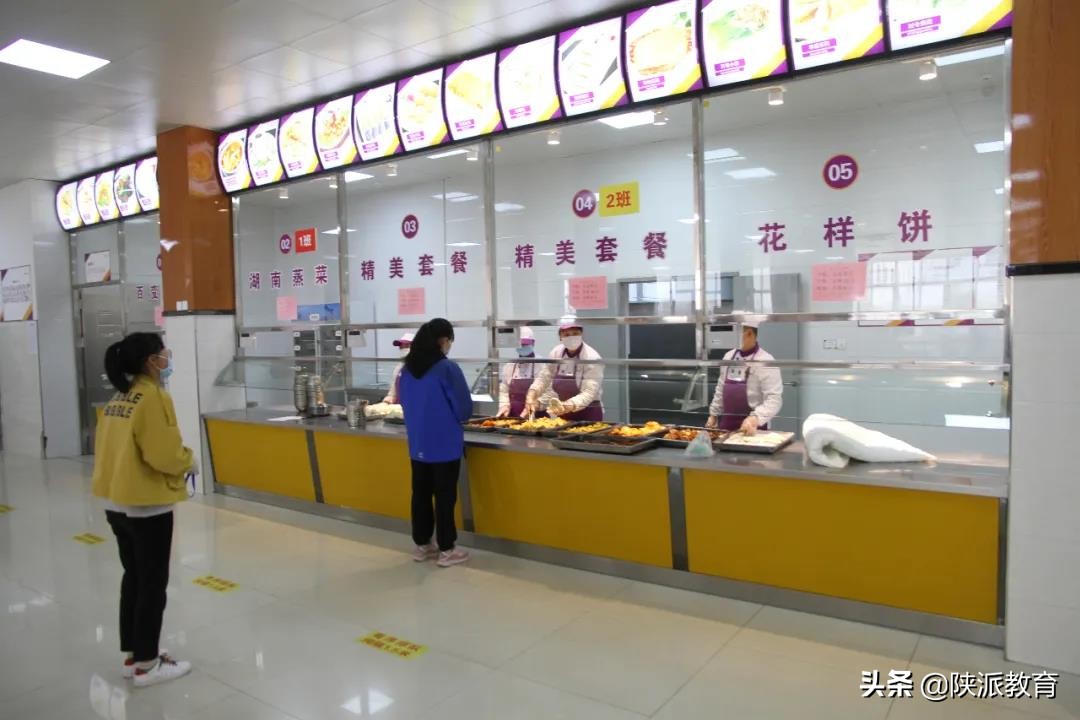 春暖花开师生归来,春暖花开校园重逢