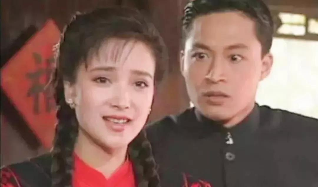 红楼梦草蛇灰线伏脉千里什么意思,草蛇灰线伏脉千里的下一句是什么