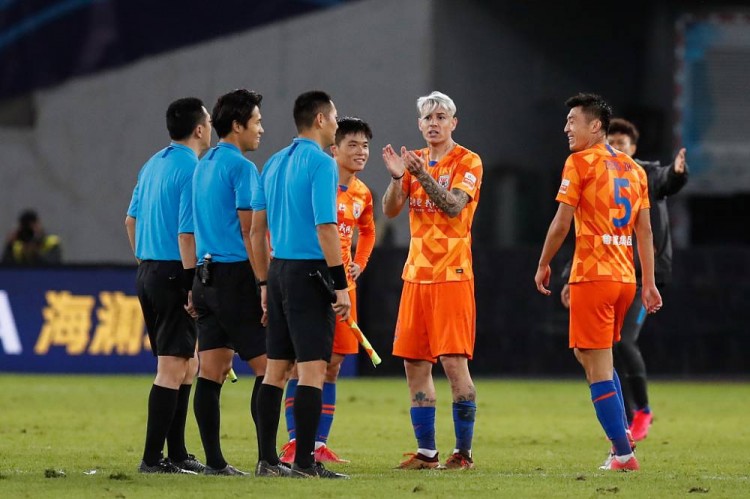 京鲁大战争议内情曝光,京鲁大战火爆场面马宁点球