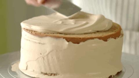 好吃的只有奶油的爆浆蛋糕,罗森摩卡芋泥味奶油蛋糕