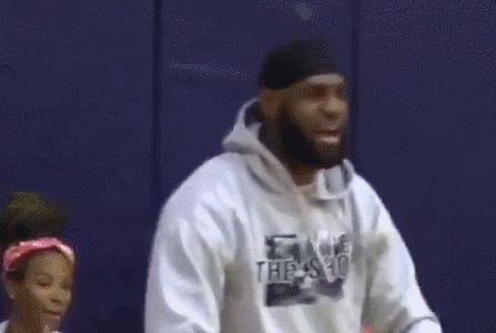 抢戏儿子5胜0负？詹皇34岁210天仍能轻松超框暴扣！减重效果明显