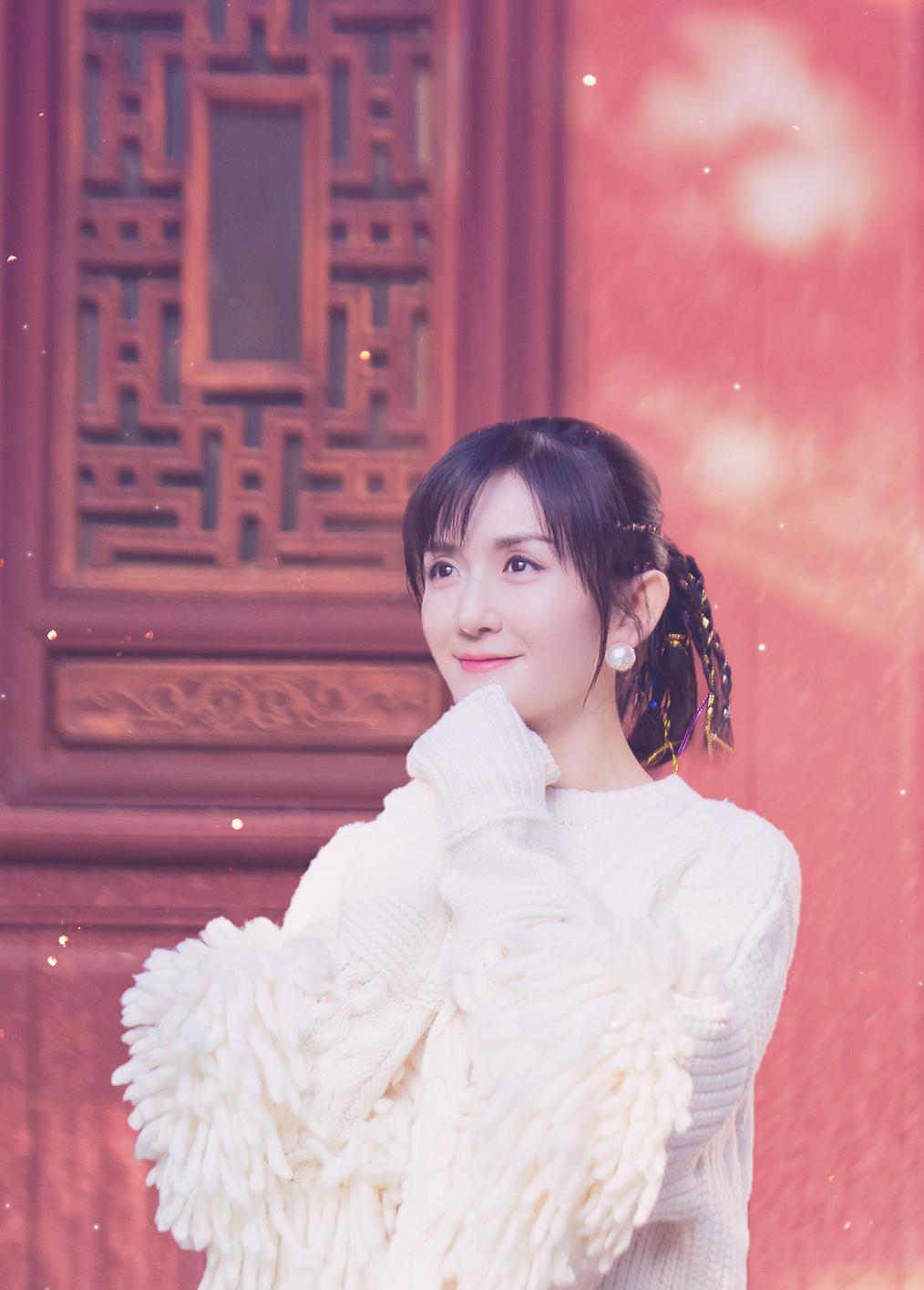 谢娜最新美照曝光,谢娜复出后走机场叠穿造型真时髦