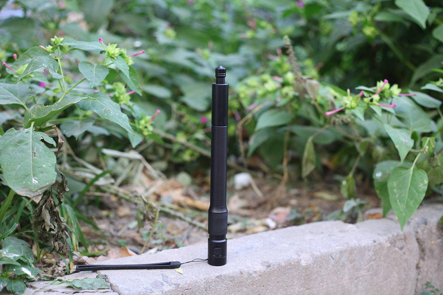 纳拓雷电电弧防身测评,纳拓雷电安全求生棒使用教程