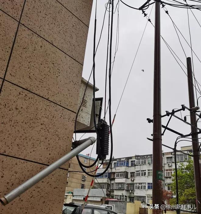 水管裸露电线乱拉！徐州这家楼盘被业主疯狂吐槽，中介都不建议买