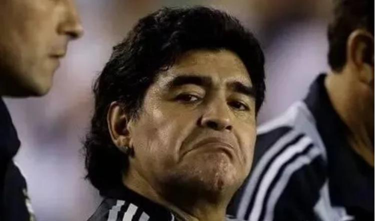 一代球王马拉多纳吸毒,一代球王马拉多纳英文