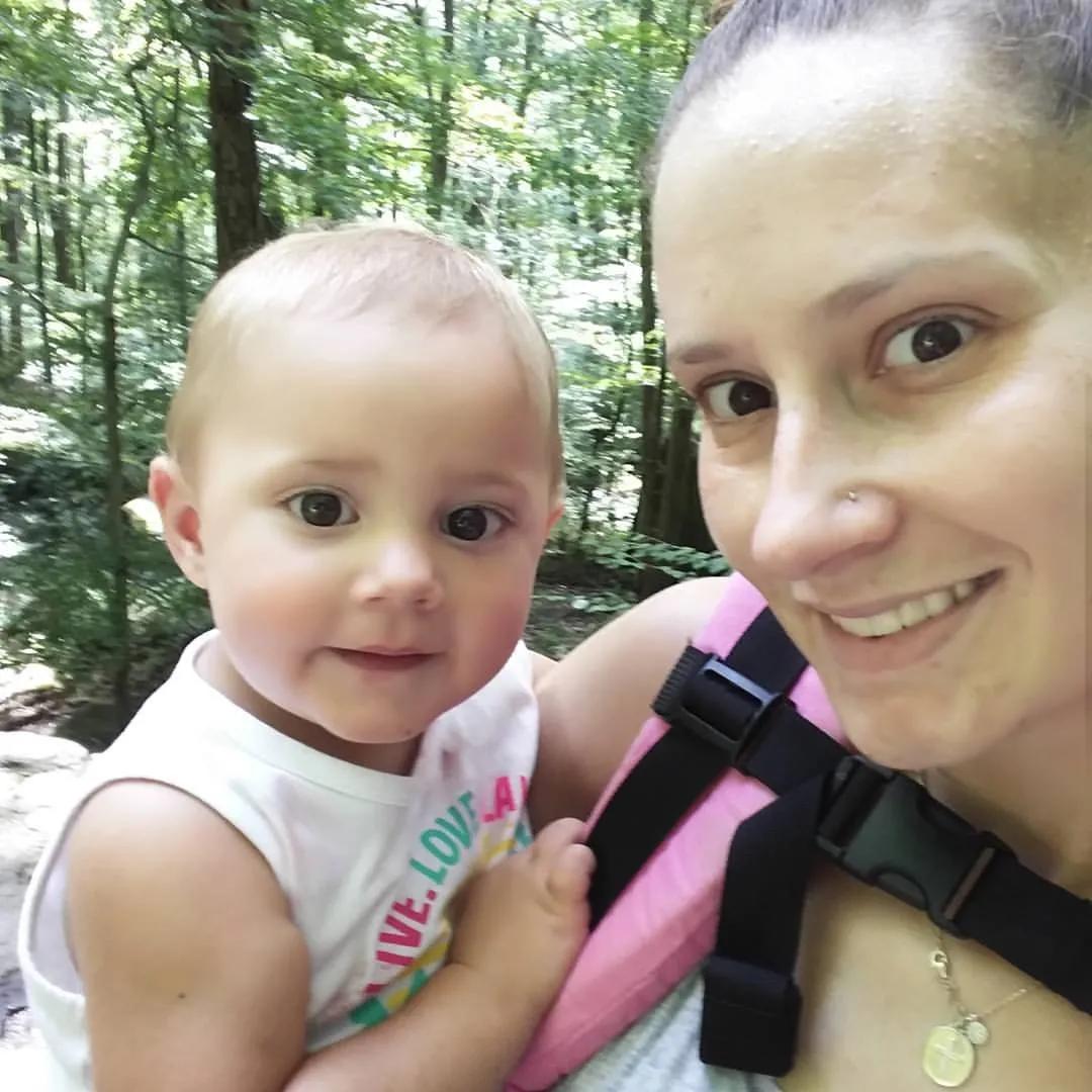 她21岁生娃,9年后牙齿掉光,卸妆惊呆网友:真实的自己最美