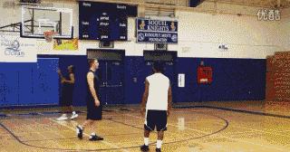 慢动作回放汤普森黑暗中投三分,汤普森运球11次得60分集锦