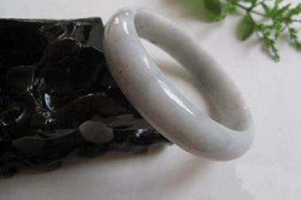 翡翠冰种高冰种怎么区分,翡翠知识之冰种翡翠