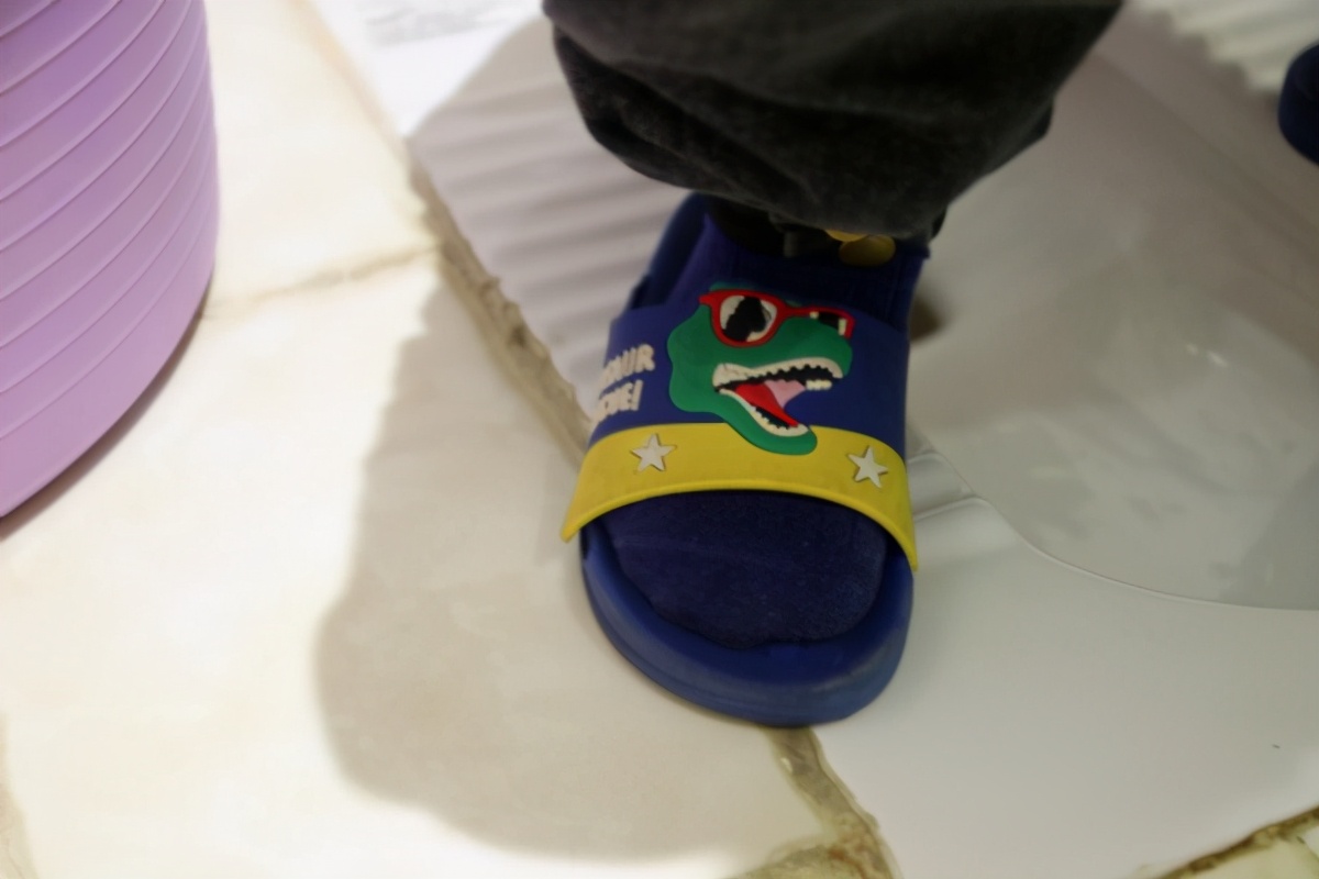 厕所改造增加一个蹲坑,厕所改装蹲厕多少钱