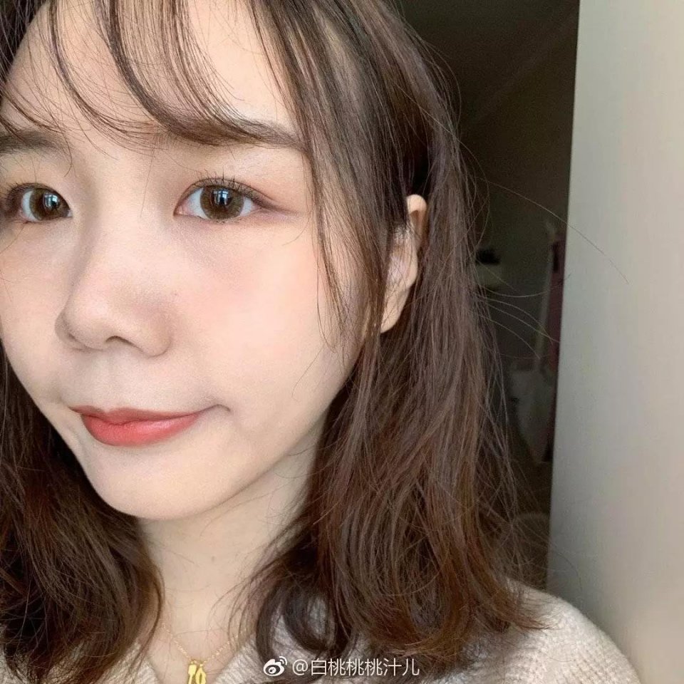 快买了这只口红来人间水蜜桃学院报道！