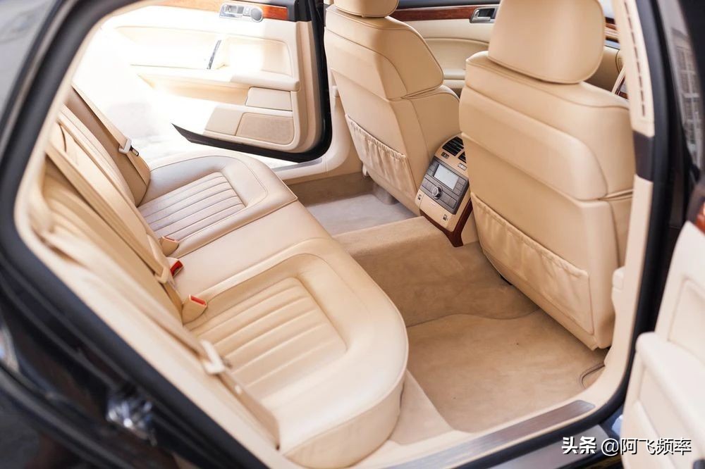 辉腾w12香港牌,辉腾w12标志