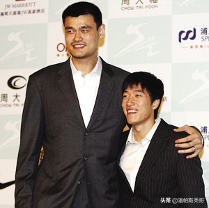 刘翔中国奥运冠军领奖视频,刘翔中国飞人夺冠