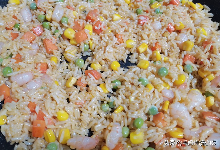 隔夜饭硬怎么炒,比较软的隔夜饭怎么炒好