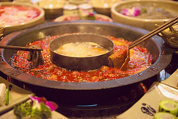 中国人又对火锅下手：火锅奶茶、火锅蛋糕，而老外吃的火锅更奇怪