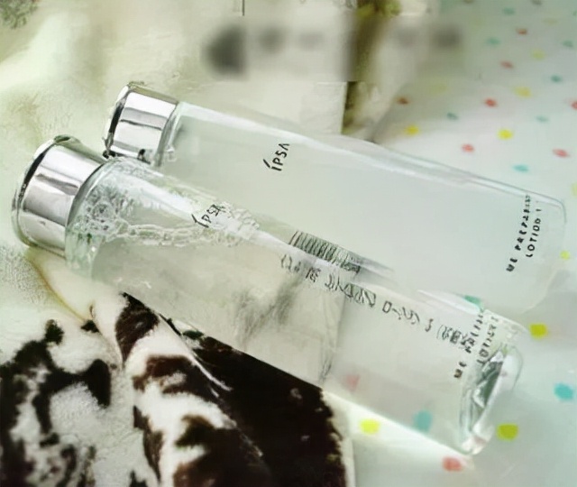 比较补水的爽肤水,补水效果好的爽肤水角质层薄