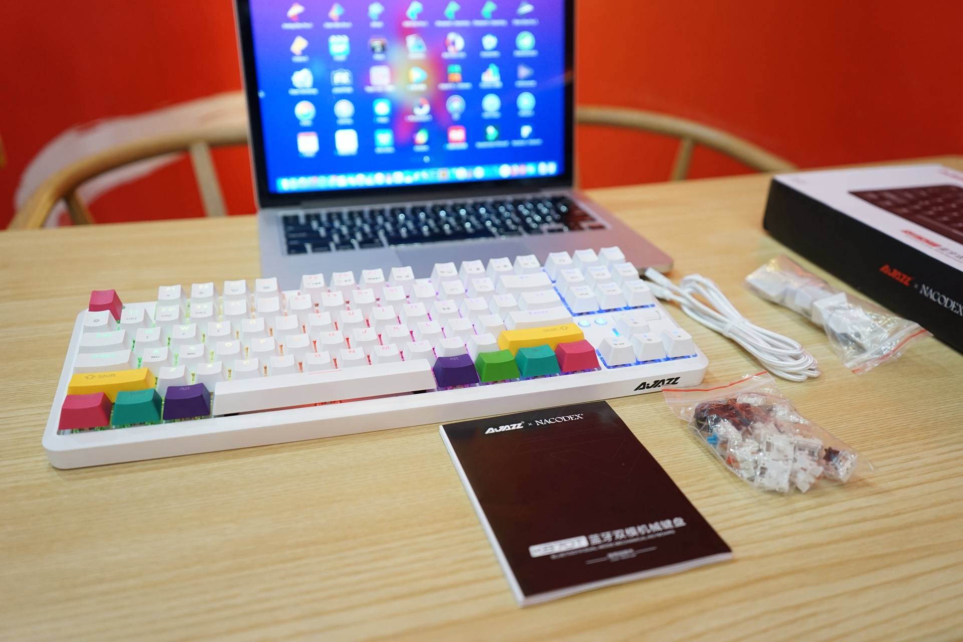 键盘可以这样玩,黑爵ak35i机械键盘怎么热插拔