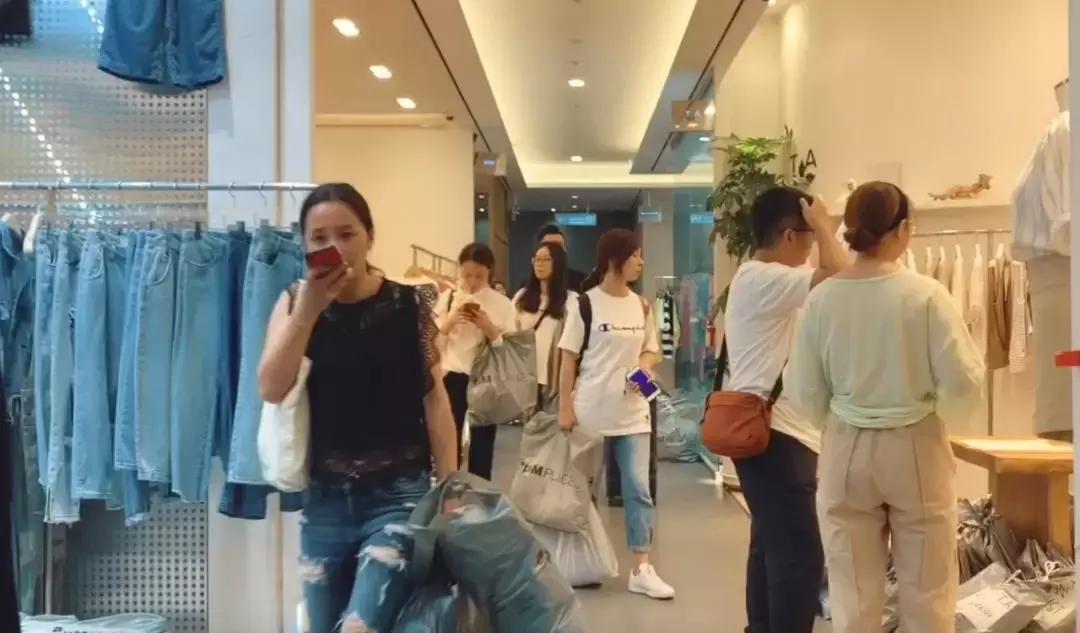 深夜，我在韩国东大门“血拼”了三小时