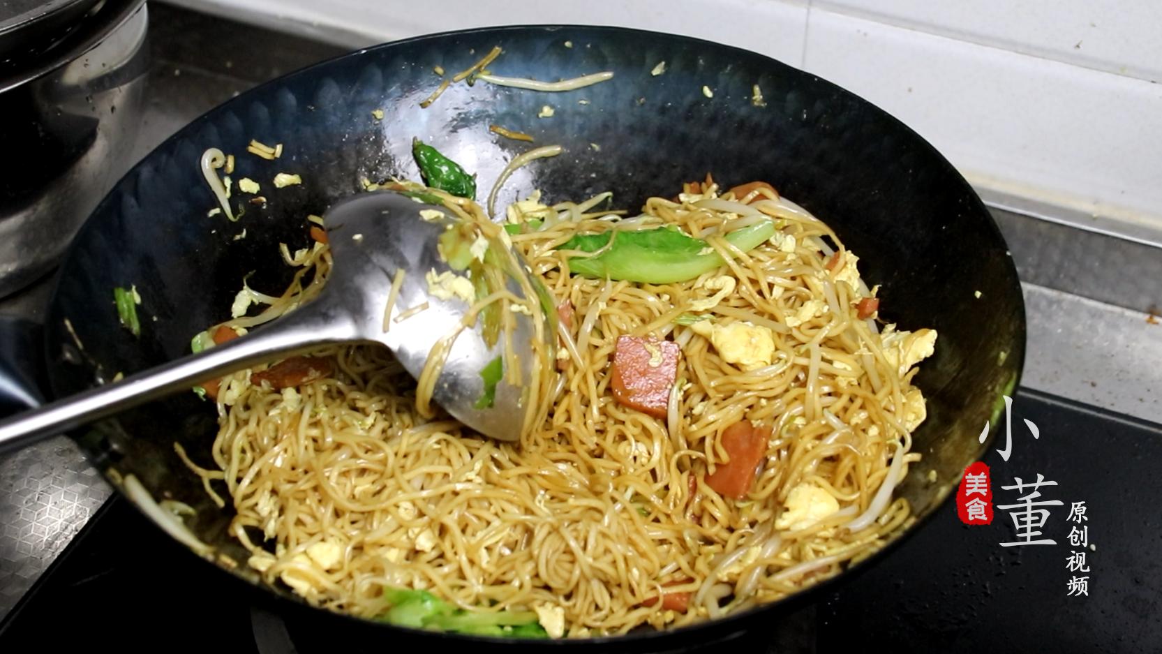 炒面怎么做没肉也能好吃到爆,炒面怎么做简单又好吃