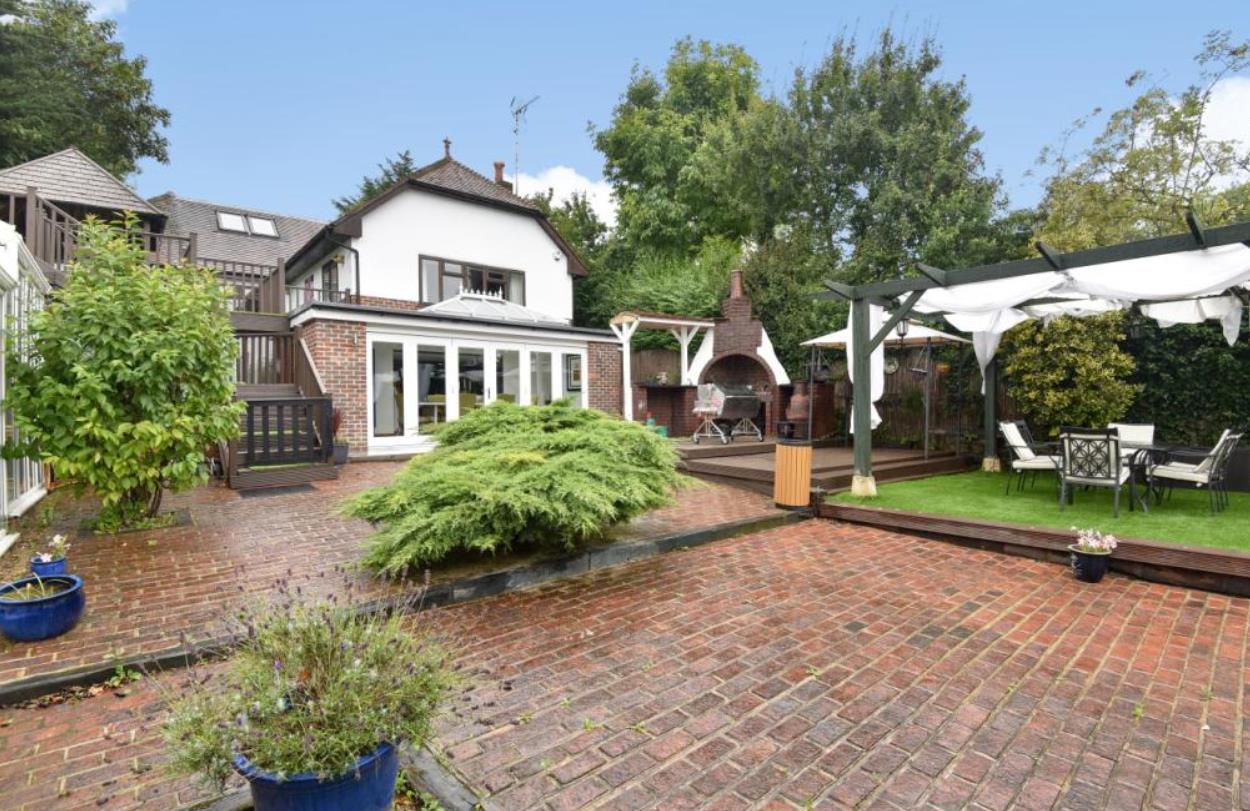 在英国100人民币能买到什么,100万英镑在英国能买什么房子