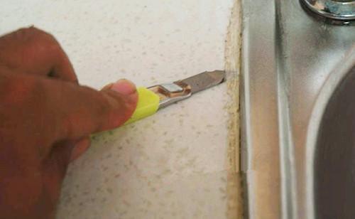 水槽边玻璃胶怎样能不发霉,水槽玻璃胶发黑怎么处理