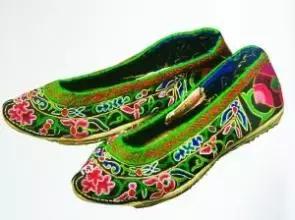 多年失传的绣花鞋,99两双传统工艺绣花鞋