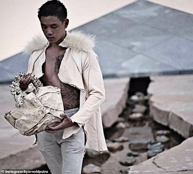 印尼富二代儿童包包,印尼富二代做脊骨包视频