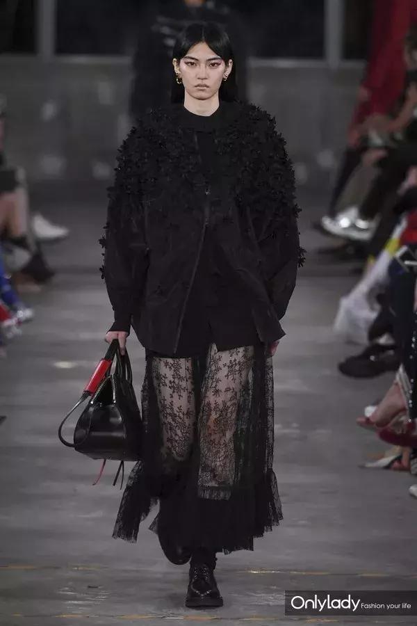 张艺兴valentino东京神图,张艺兴valentino秀场表演