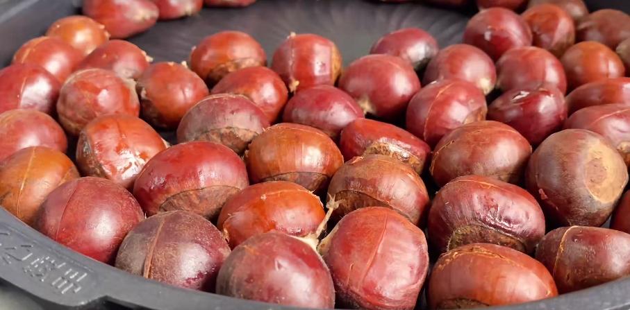 板栗怎么去壳最简单方法视频,才知道剥栗子有这样的方法