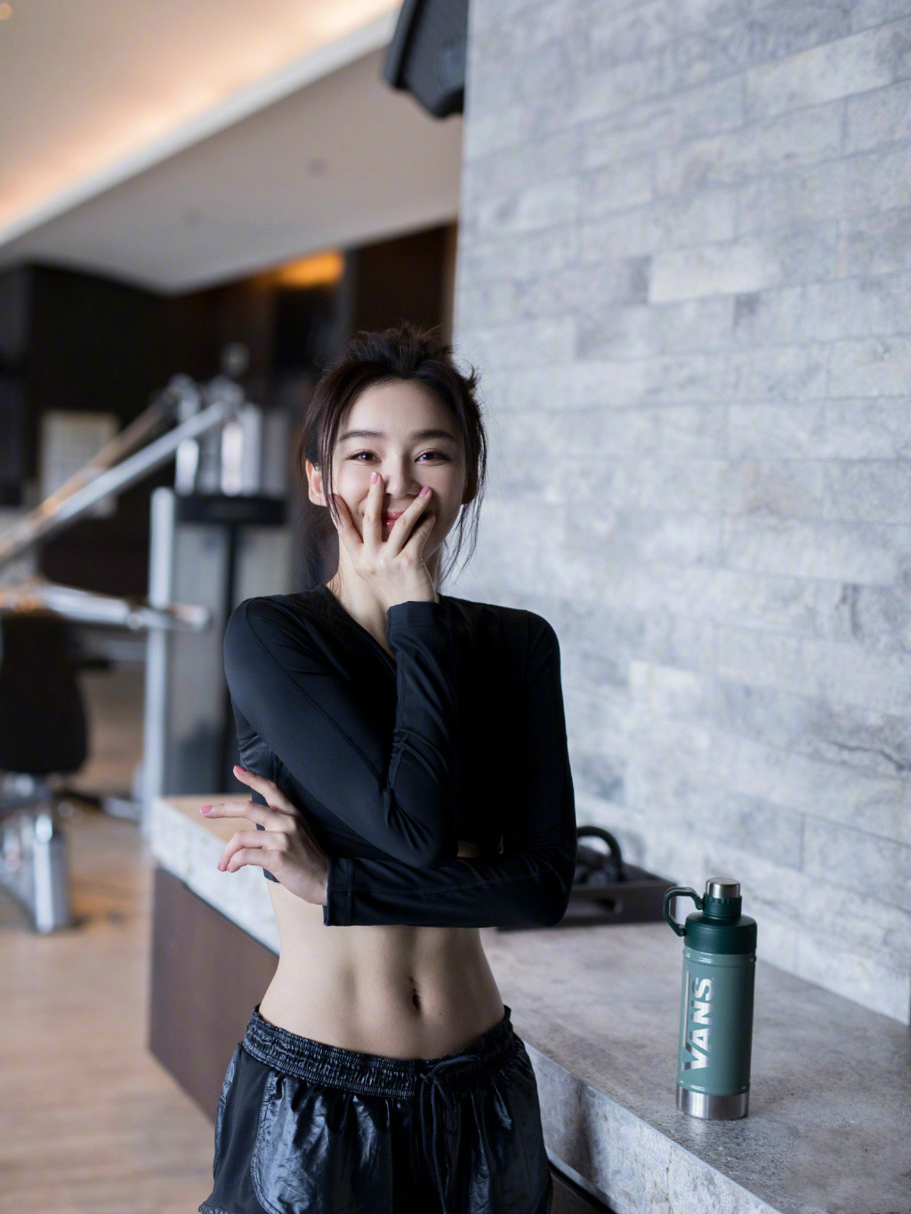 袁姗姗腹肌马甲线13个动作完整,袁姗姗穿露脐装露马甲线