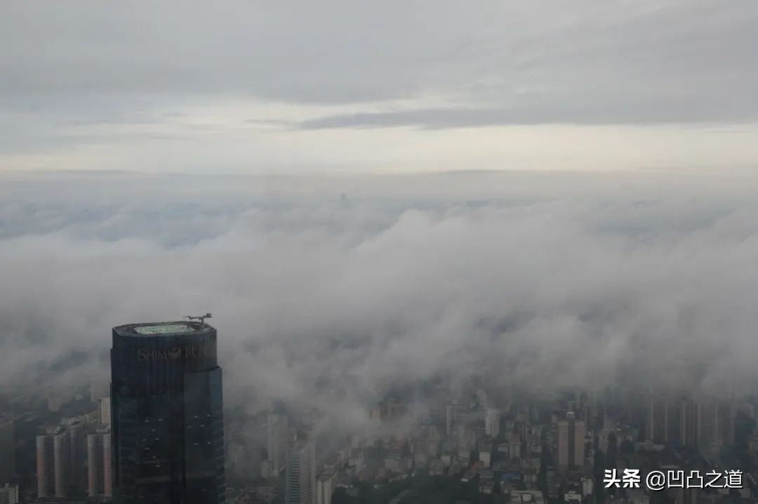 你去长沙文和友打卡，尼依格罗看云，我却在地库欣赏对立美学