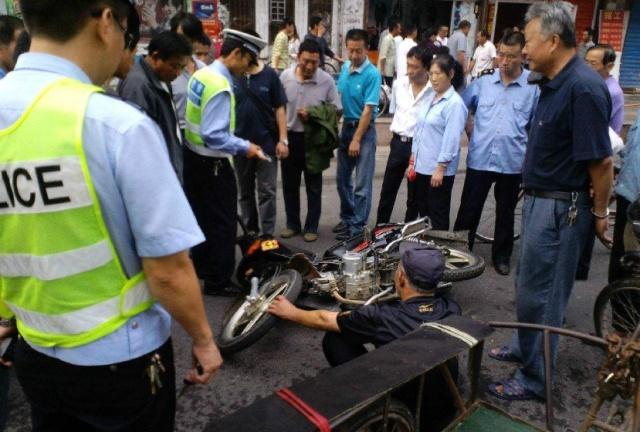 遇到碰瓷的可以直接开车撞过去吗,遇碰瓷驾车需谨慎