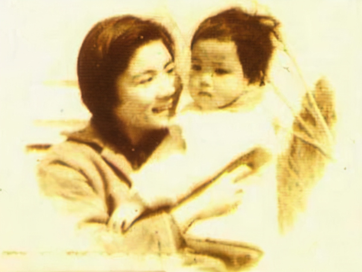 年轻时的王菲和她的父母,王菲的父母离异了吗