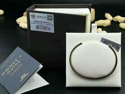 dw手表最新款怎么辨别真假,dw手表怎么鉴别真假图片