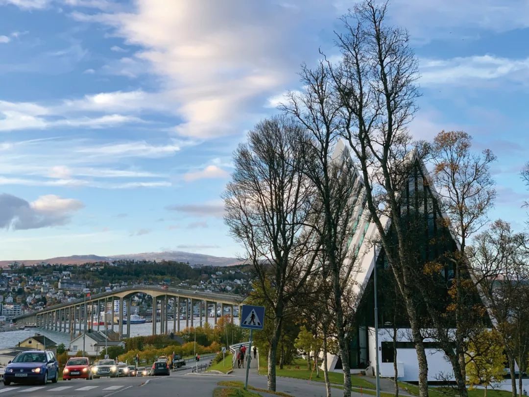 王霜在巴黎踢球的视频,王霜青岛合影