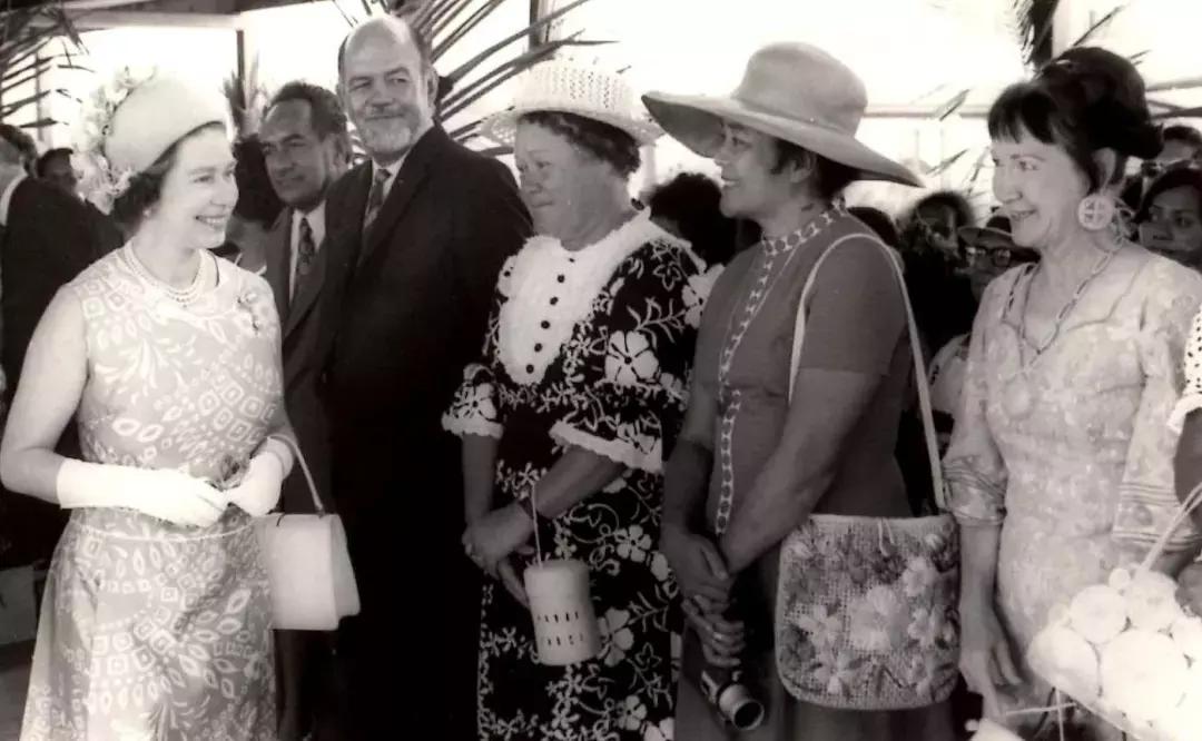 从全世界最会戴帽子的女人身上,学习一点「帽子戏法」