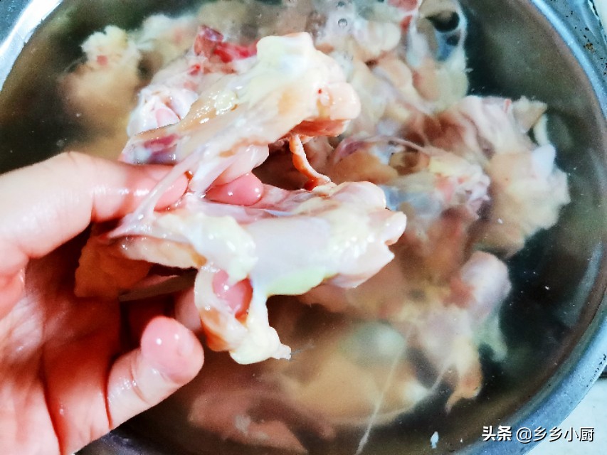 20元钱买了3斤鸡锁骨，用了这种做法来做，又麻又辣，好吃到吮指