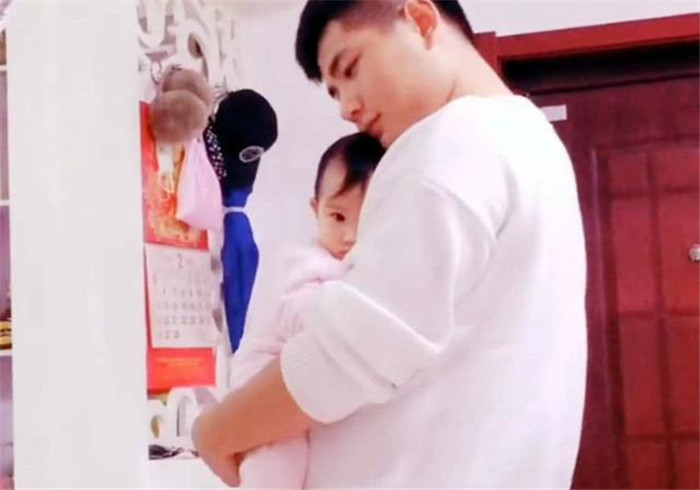 3岁男宝沉迷“掏裤裆”，去医院检查后，医生的解释让爸爸羞愧